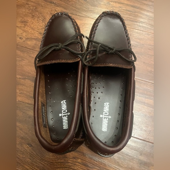 Classic Minnetonka Driving Mocassin-NWOT Men’s-size 8 and Women’s size 10 - Picture 10 of 11